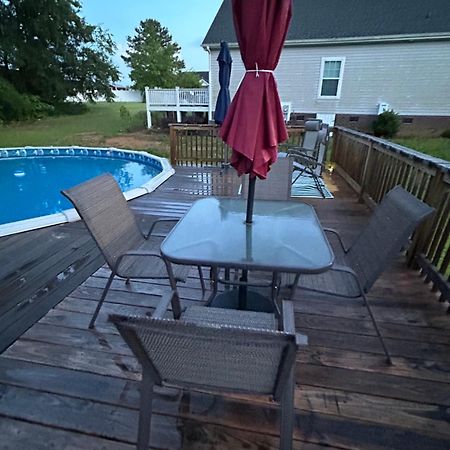 Home Away From Home With Pool Rocky Mount Εξωτερικό φωτογραφία